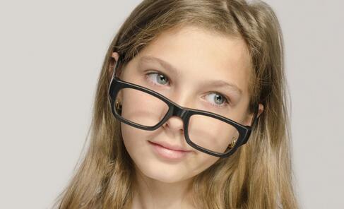 高度近視或成致盲殺手 六個方法緩解近視 如何有效緩解近視 緩解近視的方法有哪些 什么方法緩解近視